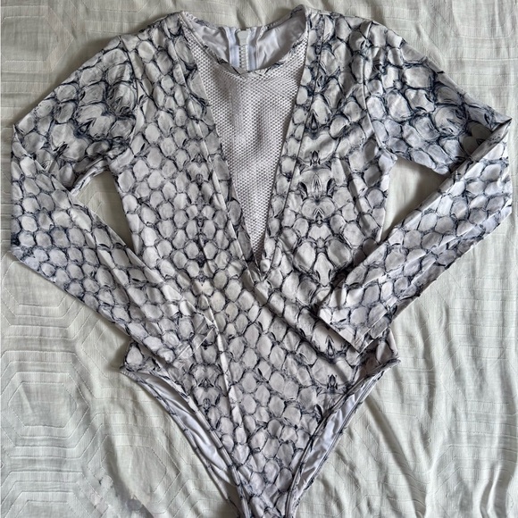 Varley Orchid Print Trask Zipper One Piece $136 - Picture 3 of 4